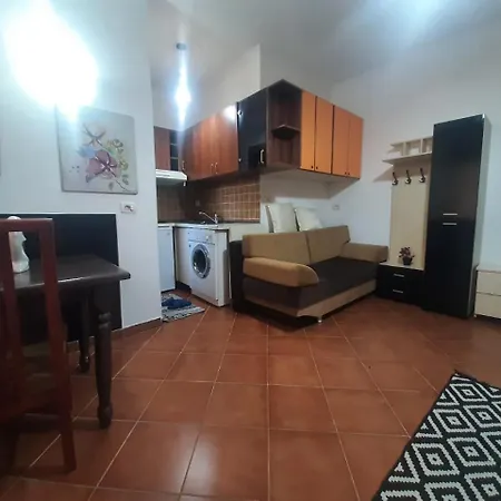 Apartmán And Quite Apparament C